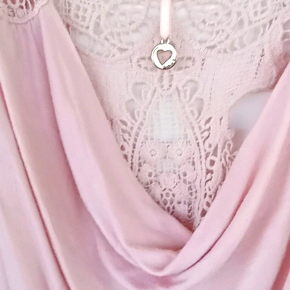 Robin K Boutique Crochet Bare Back Barbie Core Romantic Heart Pendant Like New - Picture 5 of 6